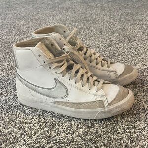 Nike high top Blazers Sneakers in Light Gray